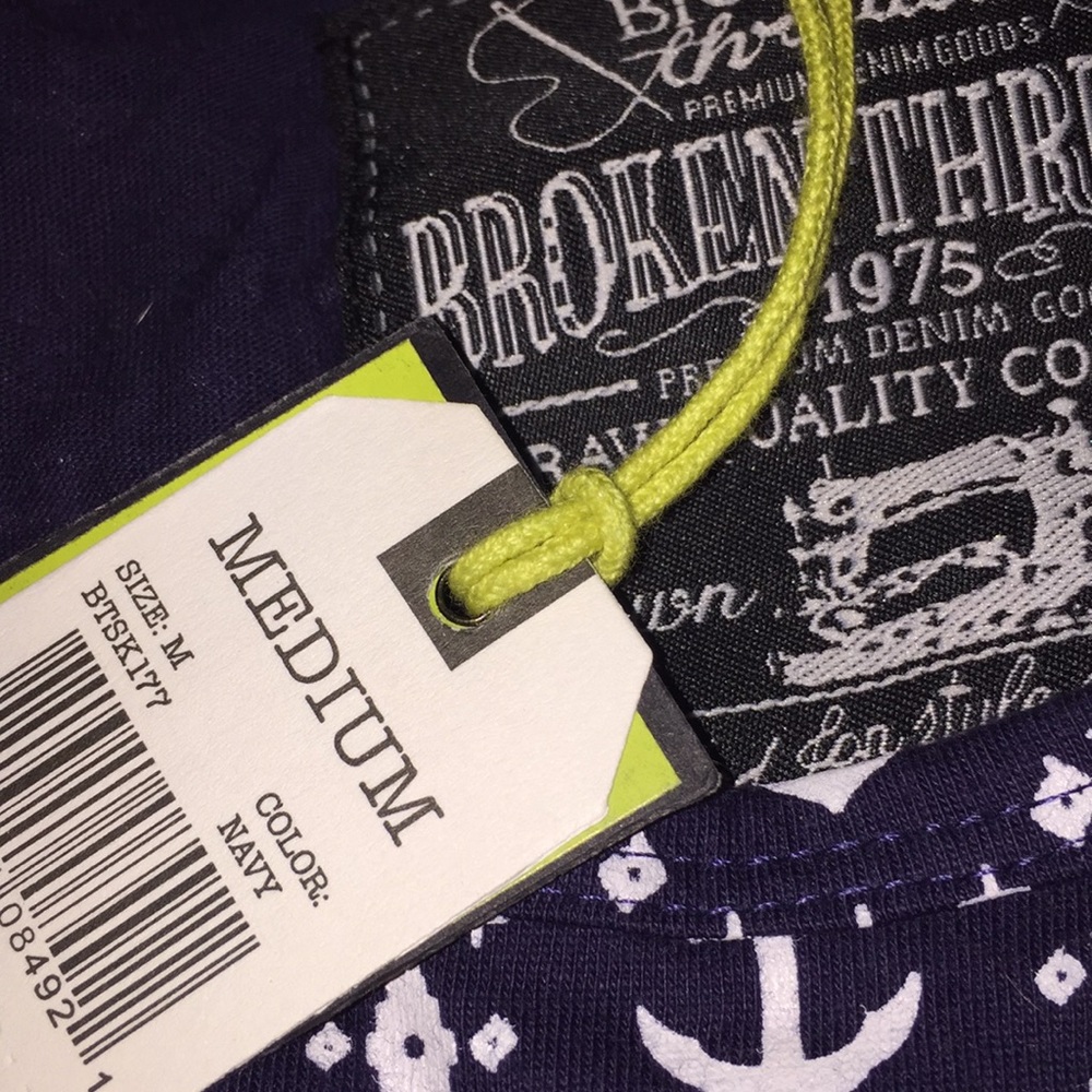 Broken Threads Tank Size Medium NWT - Picture 3 of 8